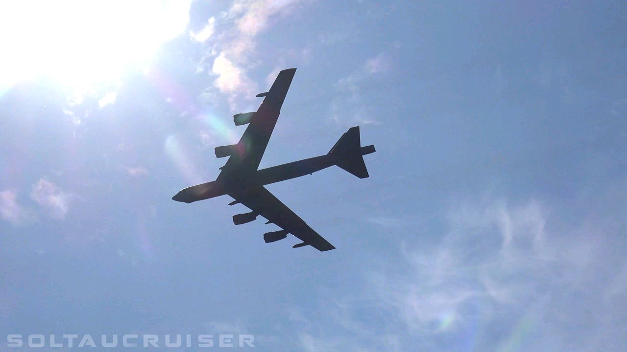 4K|美国空军B-52高速飞过2016年柏林航空展